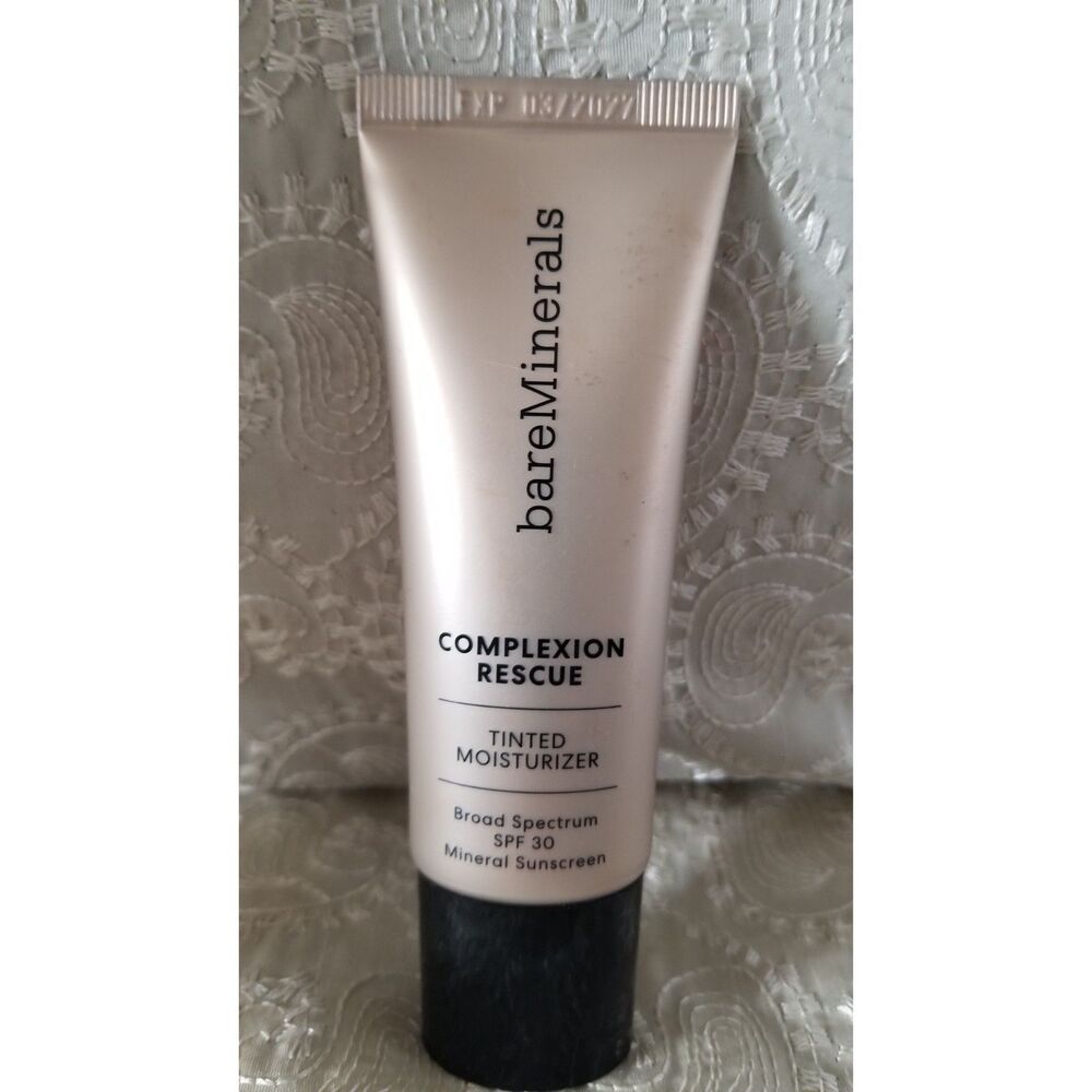 bareMinerals Complexion Rescue Tinted Moisturizer in Spice 08